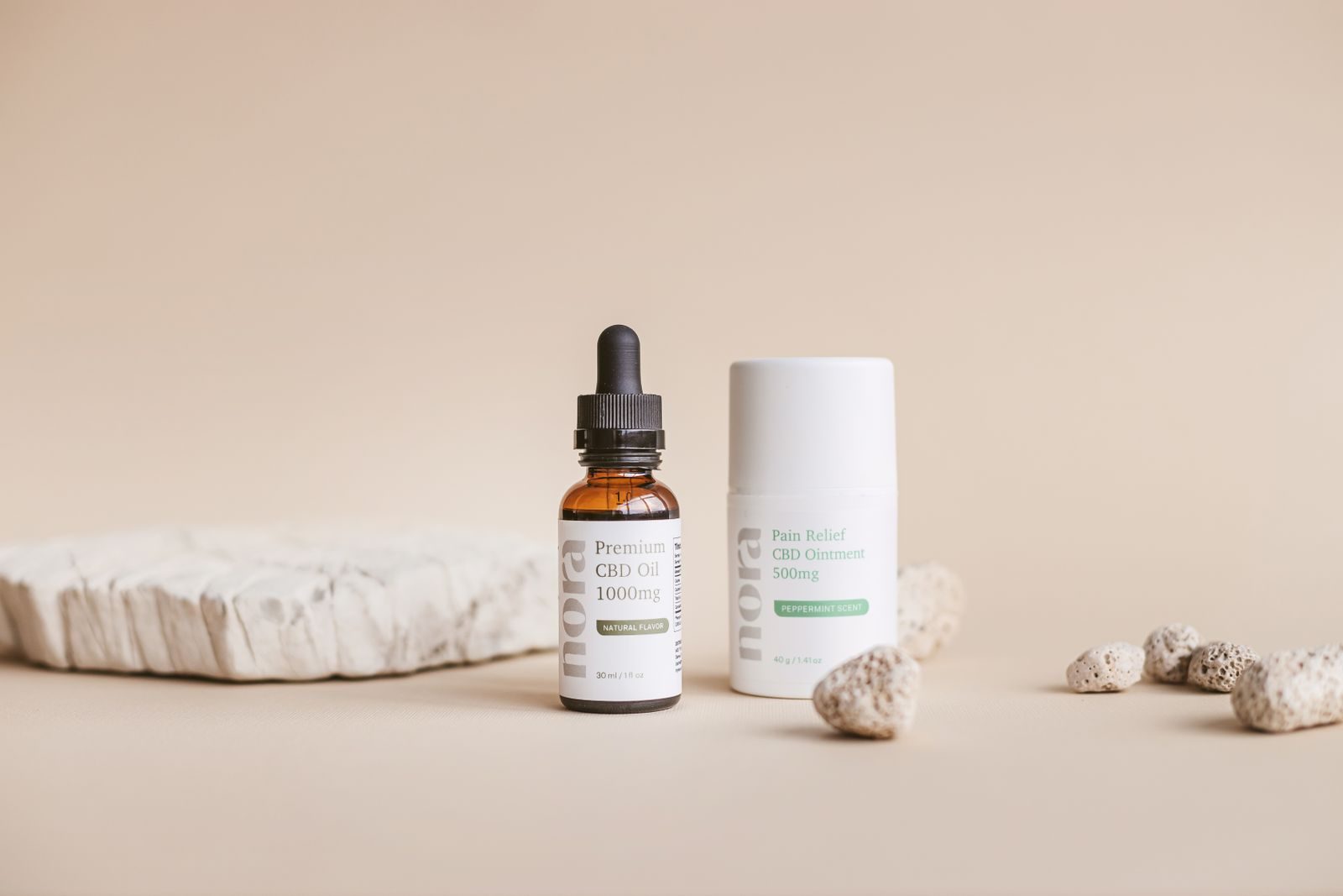 Produtos de CBD de alta qualidade em cenário natural sereno