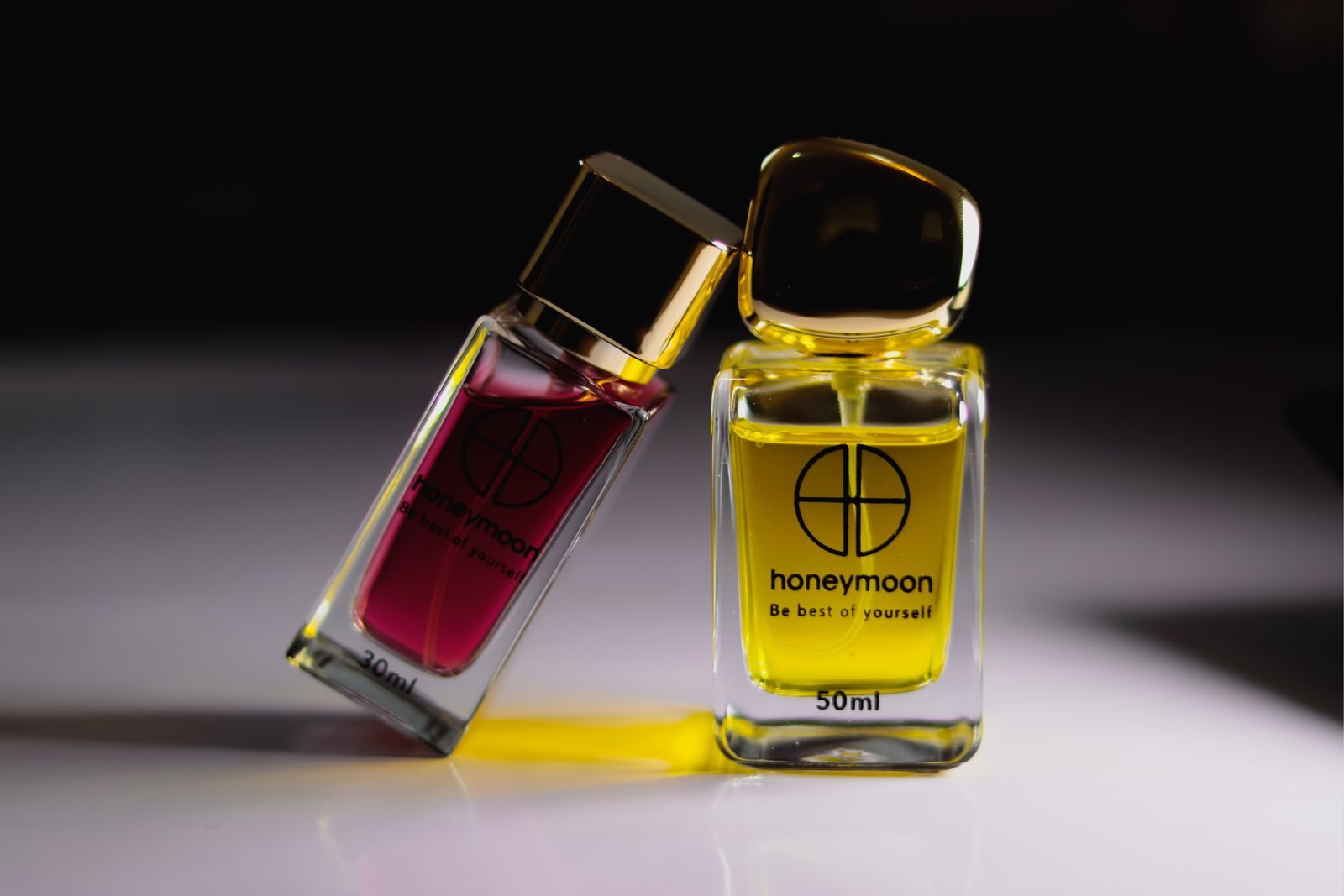 Close de perfumes Honeymoon em estúdio