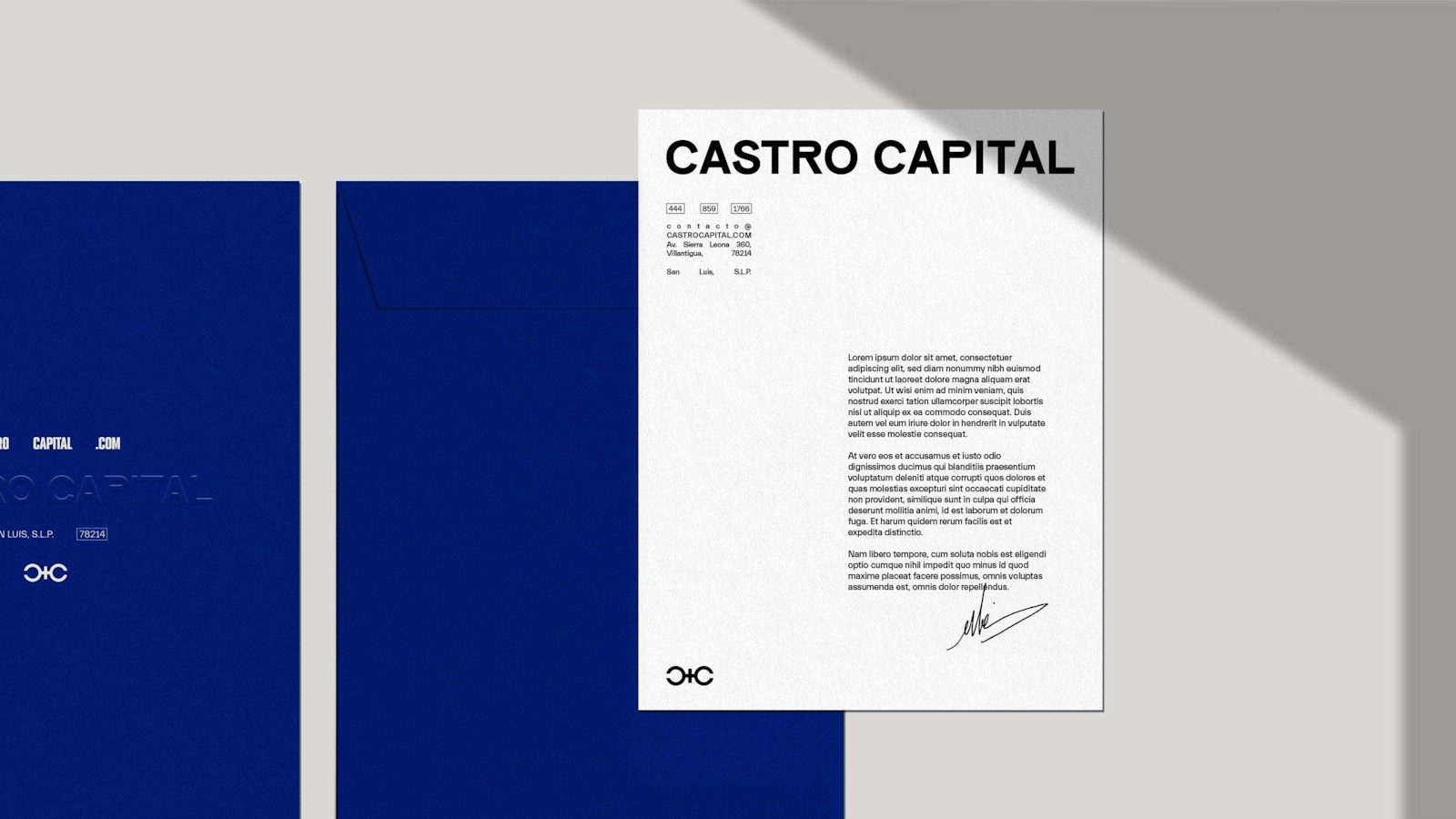 Livro azul com logo preto e branco