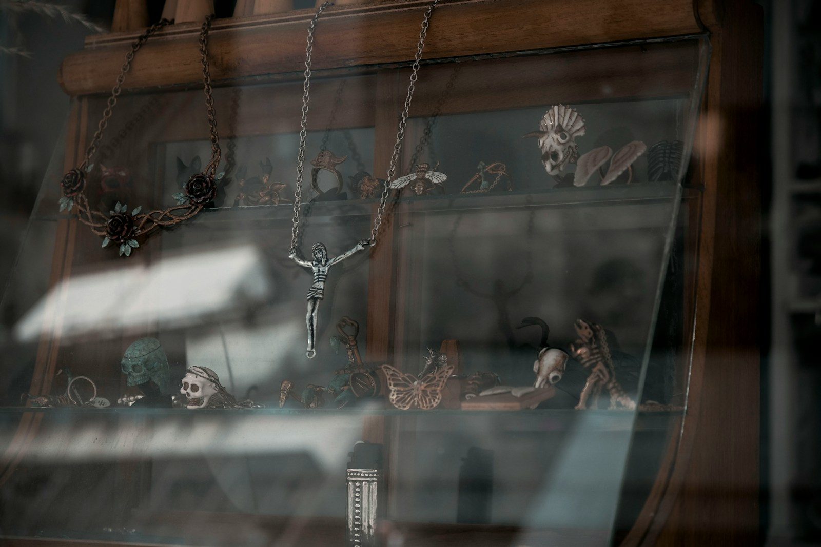 Acessórios em uma vitrine