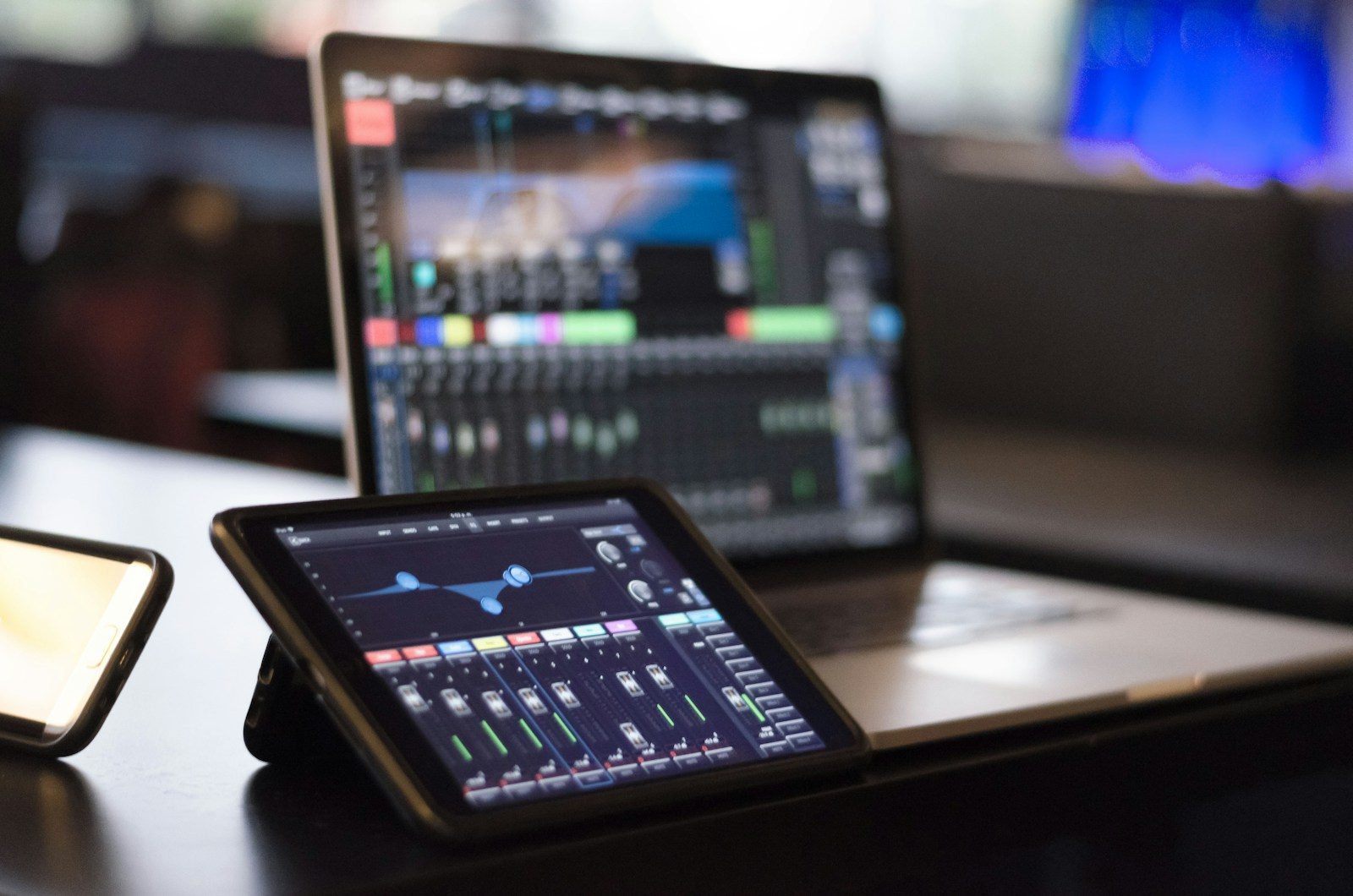 iPad e MacBook ligados