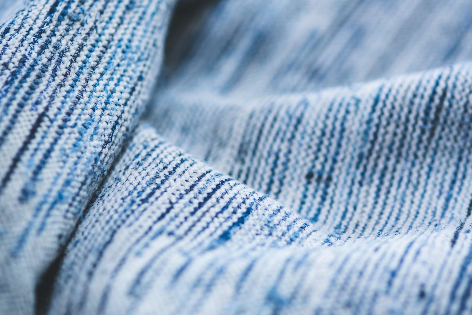 Macro de tecido listrado azul com textura e padrão detalhados